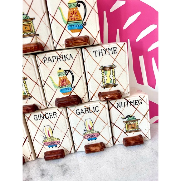 Vintage Cottage Core Spice Jars/Shakers. Set of 9. Made in Japan - Picture 4 of 9